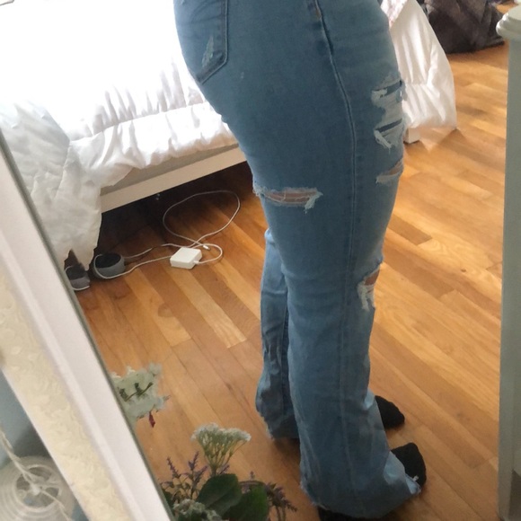 American Eagle Flare ripped jeans - Picture 4 of 4